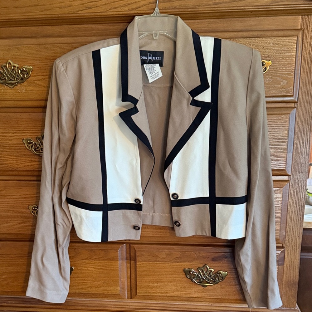 John Robert’s Vintage Women's Tan and Black Blazer with shoulder pads